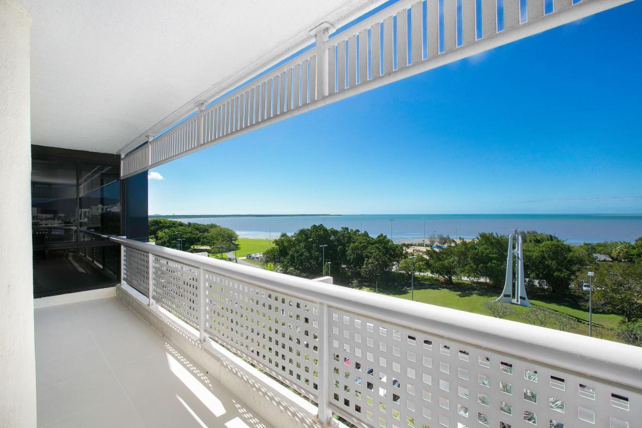 Cairns Luxury Seafront Apartment Exteriör bild
