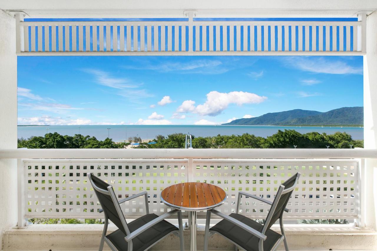Cairns Luxury Seafront Apartment Exteriör bild