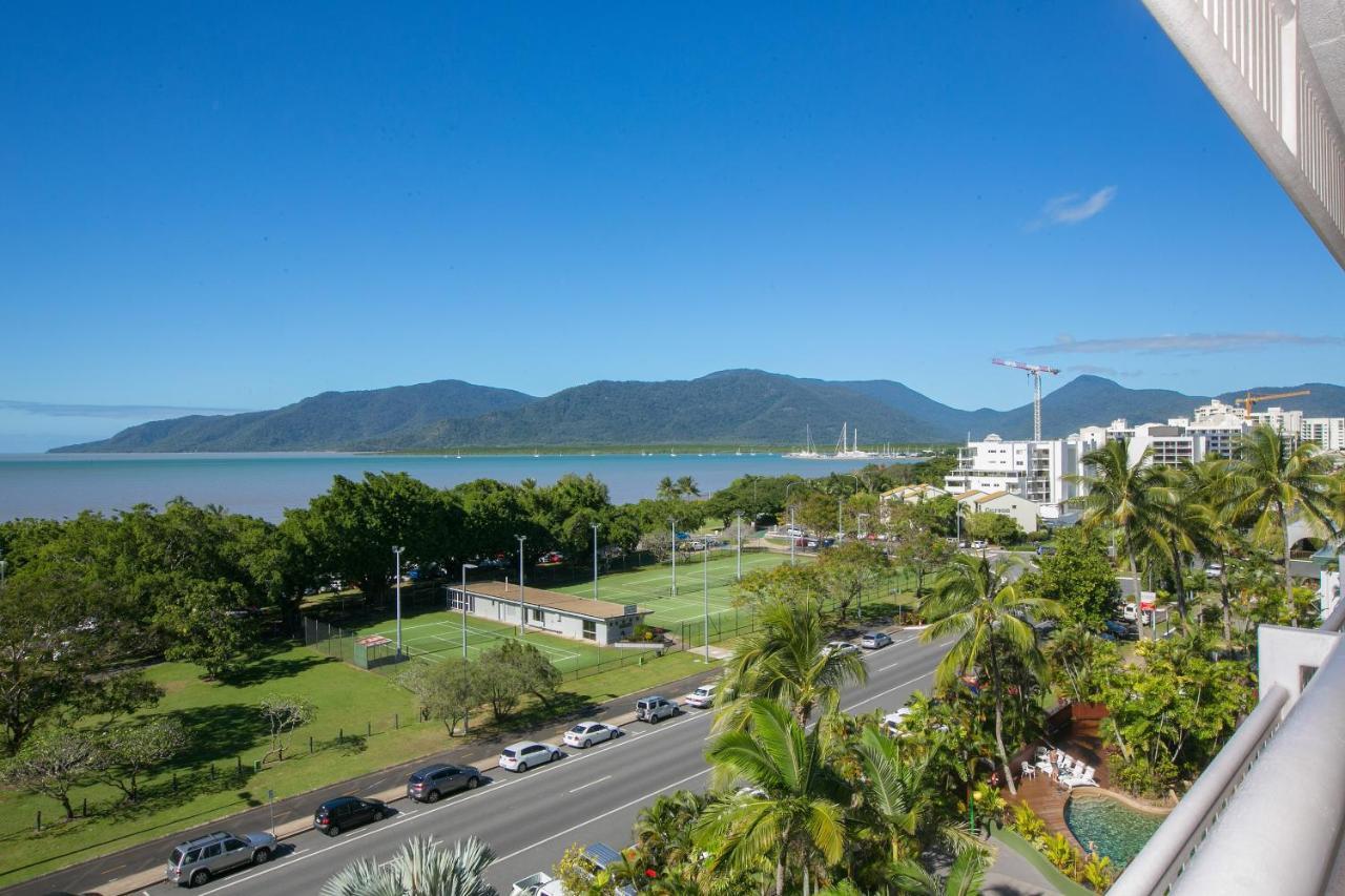 Cairns Luxury Seafront Apartment Exteriör bild